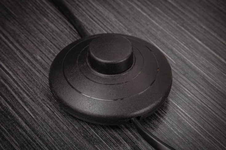 LEVELS Design Bogenlampe 205cm schwarz gold 5 neigbare Leinenschirme Stehlampe