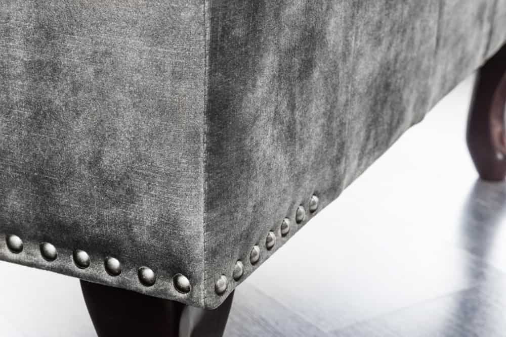 CHESTERFIELD Design Sitzhocker 80cm grau Samt Knopfheftung Nietenbesatz