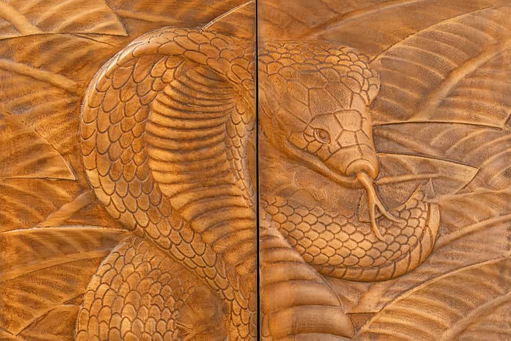 Massives Highboard SNAKE 120cm Mangoholz Schlangen-Design
