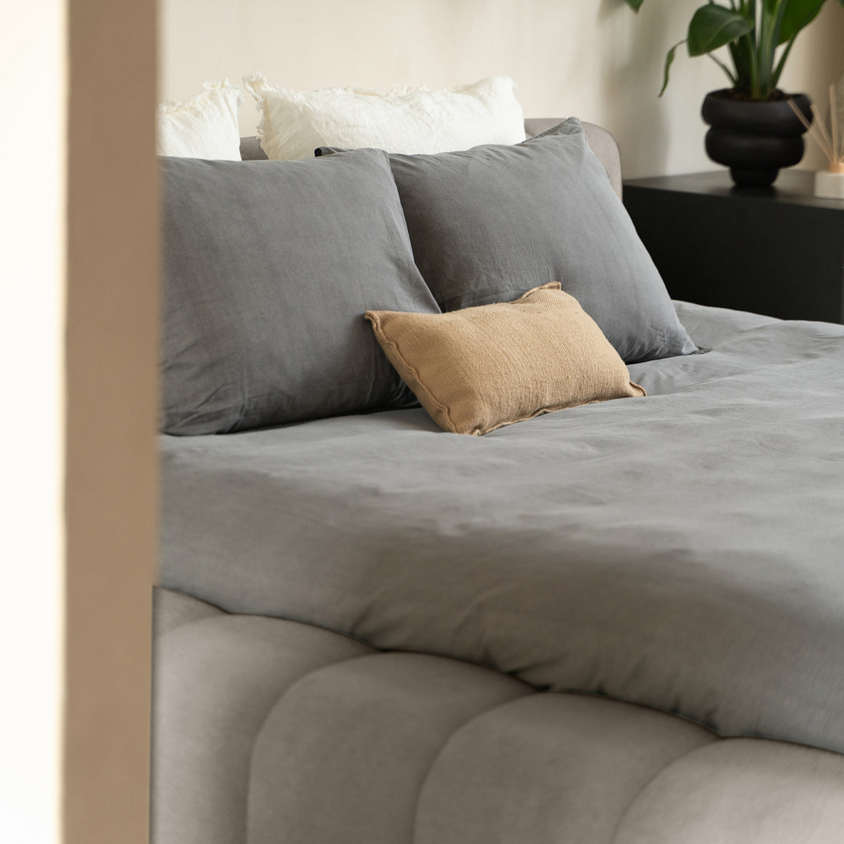 Sitheim-Europe upholstered bed Adore design bed incl. hybrid pocket mattresses 26 cm (1x bed frame, 2x slatted frames, 1x mattress)