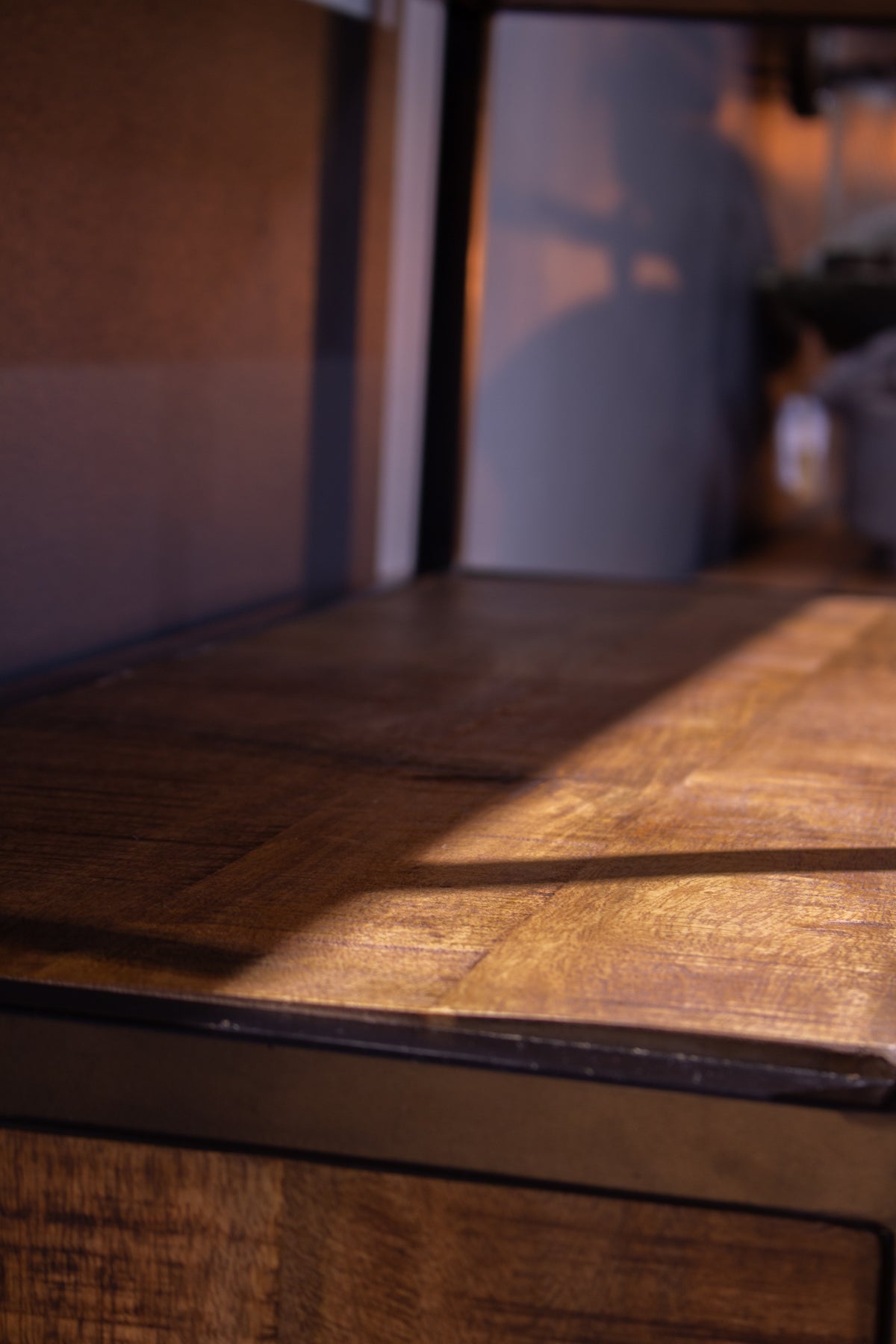 BOSKOP Industrial Bücherregal 180cm Mangoholz mit Metallgestell