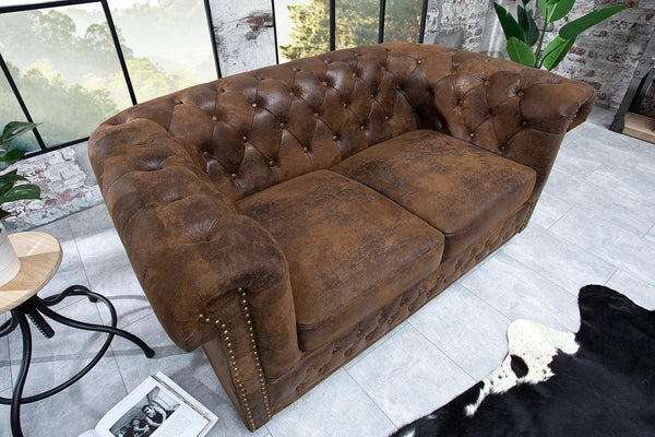Chesterfield 2er Sofa 150cm antik braun mit Knopfheftung und Federkern