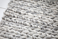 INFINITY HOME Handgearbeiteter Teppich 240x160cm grau aus Wolle