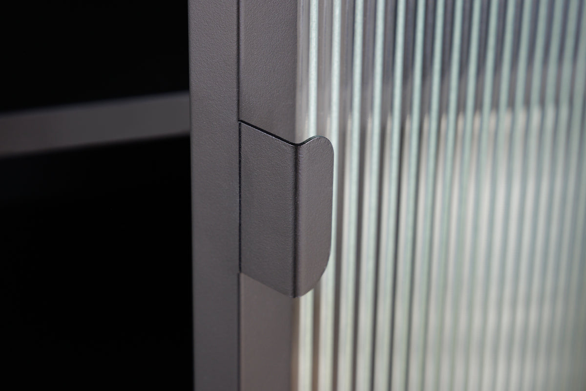 DURA STEEL Industrial Vitrine 150cm schwarz Metall Riffelglas Highboard