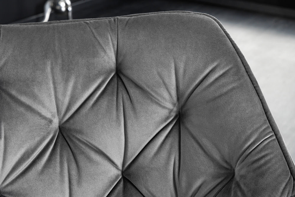 THE DUTCH COMFORT velvet chair with high-quality upholstery and armrest