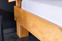 Massivholz Doppelbett AMAZONAS 180x200cm natur Wildeiche Baumkante