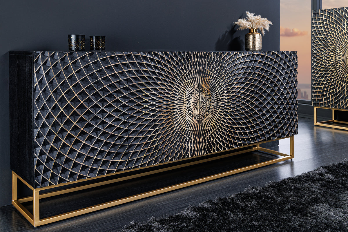 ILLUSION Sideboard 180cm schwarz Mangoholz Massivholz mit 3D Schnitzereien gold Eisen Metallgestell
