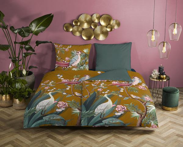Descanso Satin-Bettwäsche „Sarenza“ – Eleganz in Ocker mit floralen Akzenten