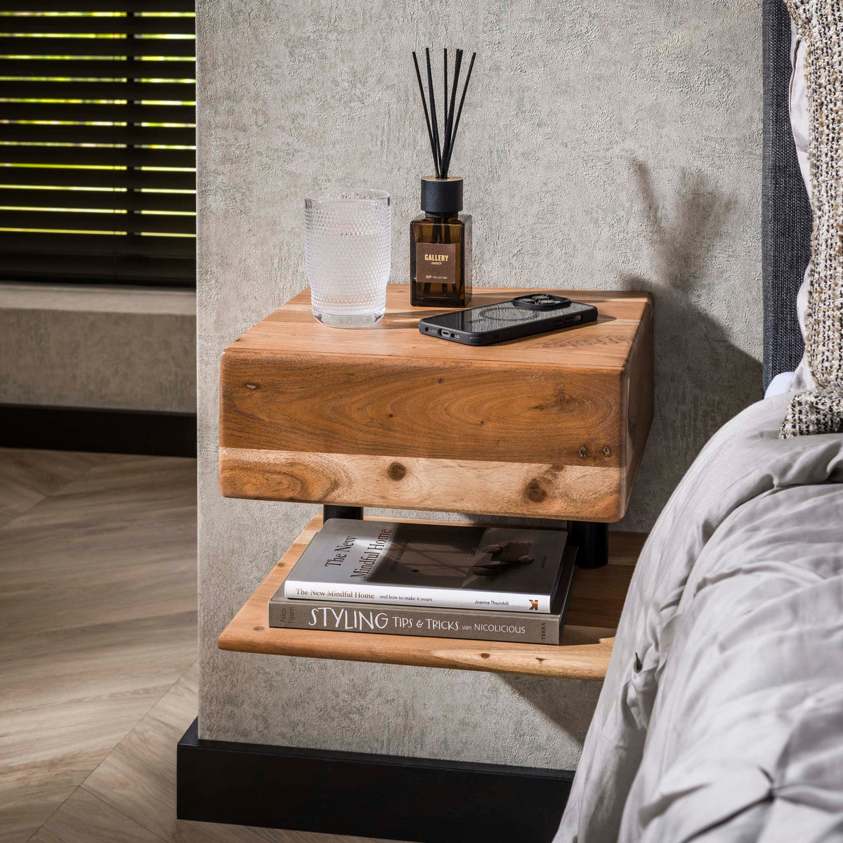 Nachttisch Shelve 1 Schublade / Massiv Akazie