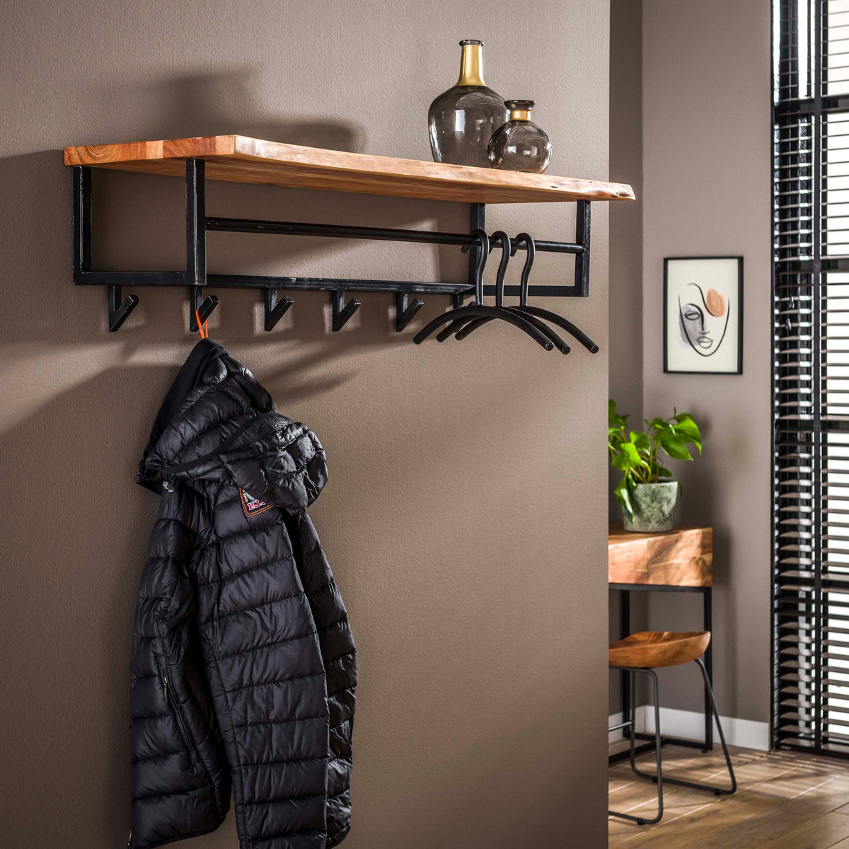 Garderobe Edge Kleiderstange und Hutablage 6 Haken / Massiv Akazie
