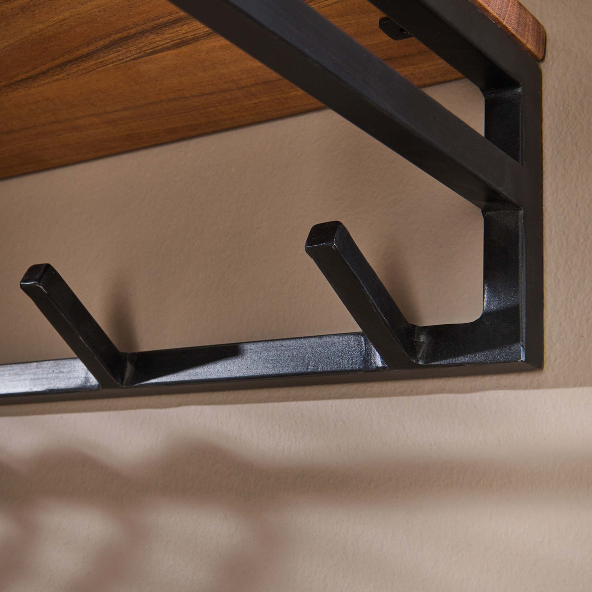 Garderobe Custom Kleiderstange und Hutablage 6 Haken / Massiv Akazie