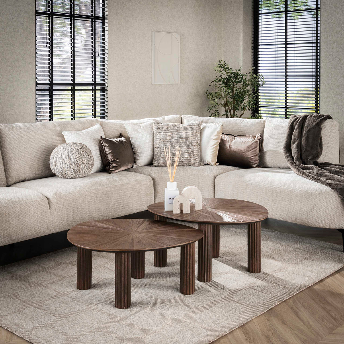 MAYA TEAK Couchtisch dreieckig Set aus 2 / Massiv Teak Espresso