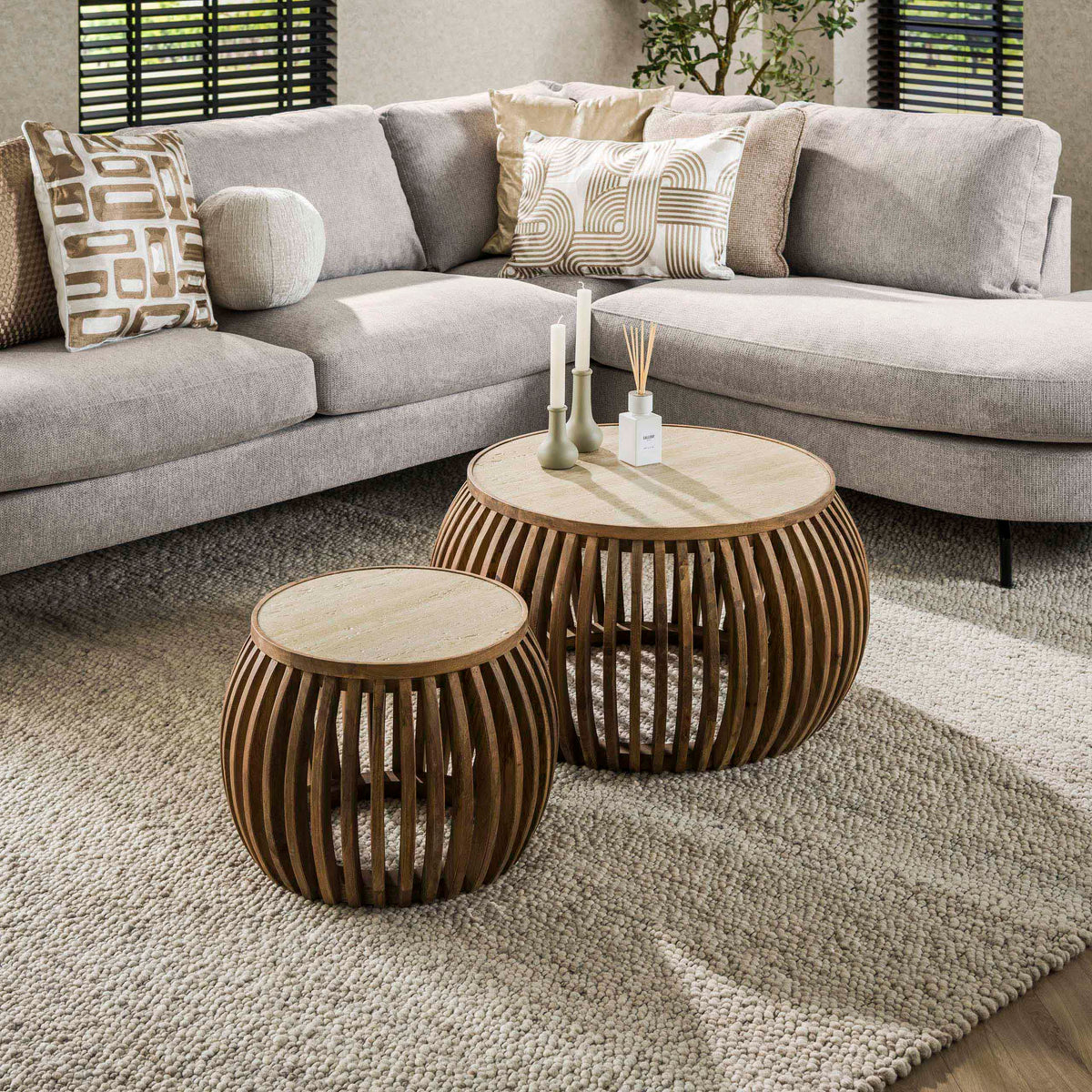 NUOVO CURVE 2er Set Couchtisch rund / Massiv Mango sand Keramikplatte – Sitheim