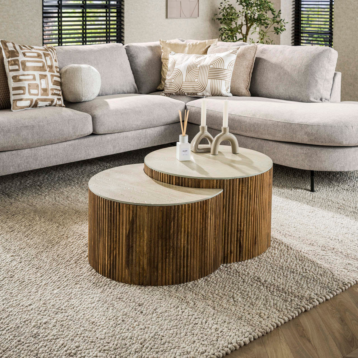 NUOVO Couchtisch halbrund 2er Set / Massiv Mango Keramik Travertinoptik