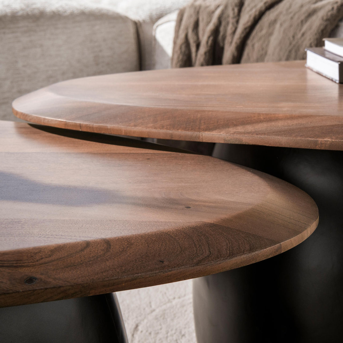 Couchtisch Melta Set aus 2 / Massiv Akazie braun