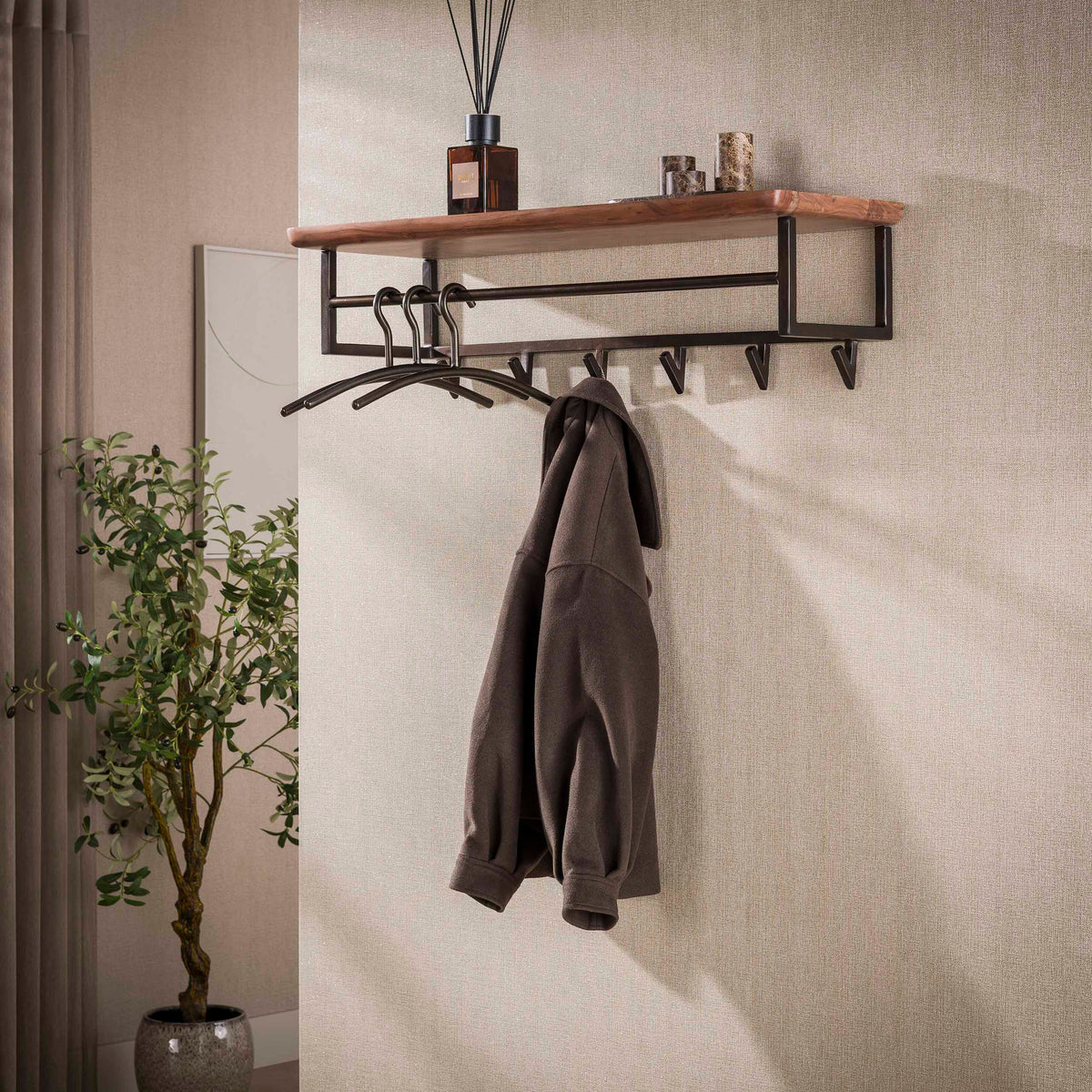 Garderobe Edge Curve 6 Haken / Massiv Akazie braun