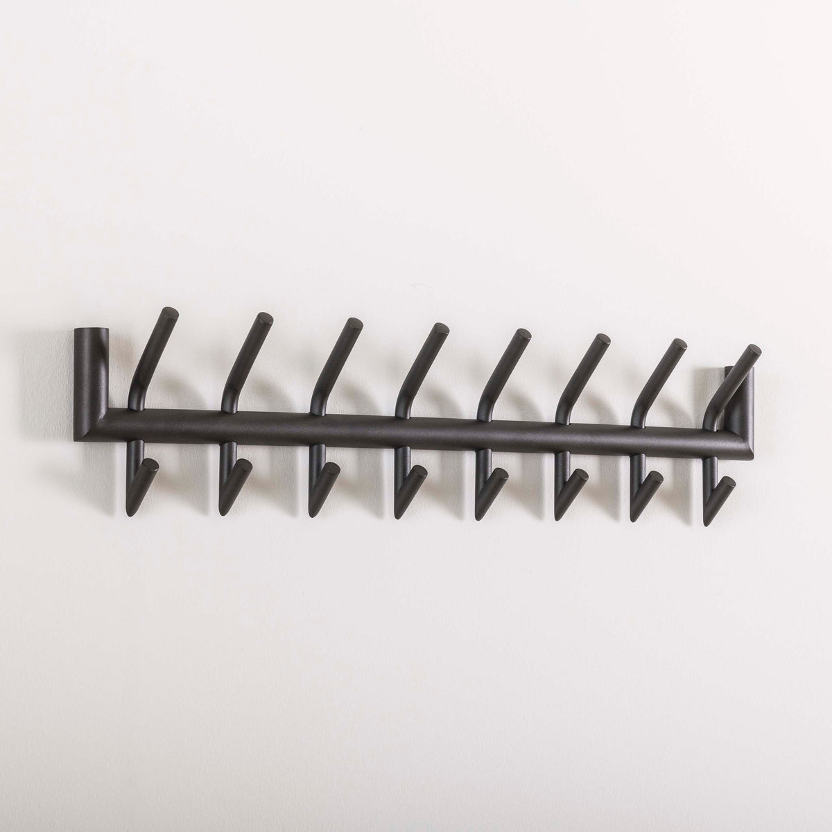 Garderobe Tubo 2x8 Haken / Matt dunkelgrau