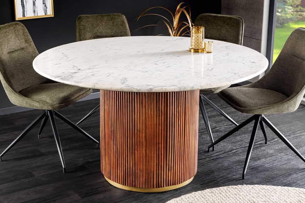 GATSBY Runder Esstisch 140cm braun gold Mangoholz weiße Marmorplatte Säulenfuß