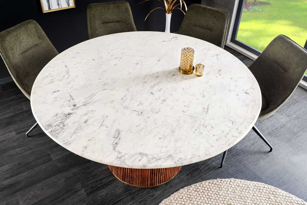GATSBY Runder Esstisch 140cm braun gold Mangoholz weiße Marmorplatte Säulenfuß