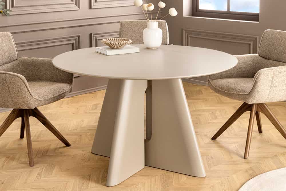 Runder Esstisch ORGANIKO 120cm cement greige mit skulpturalem Säulengestell