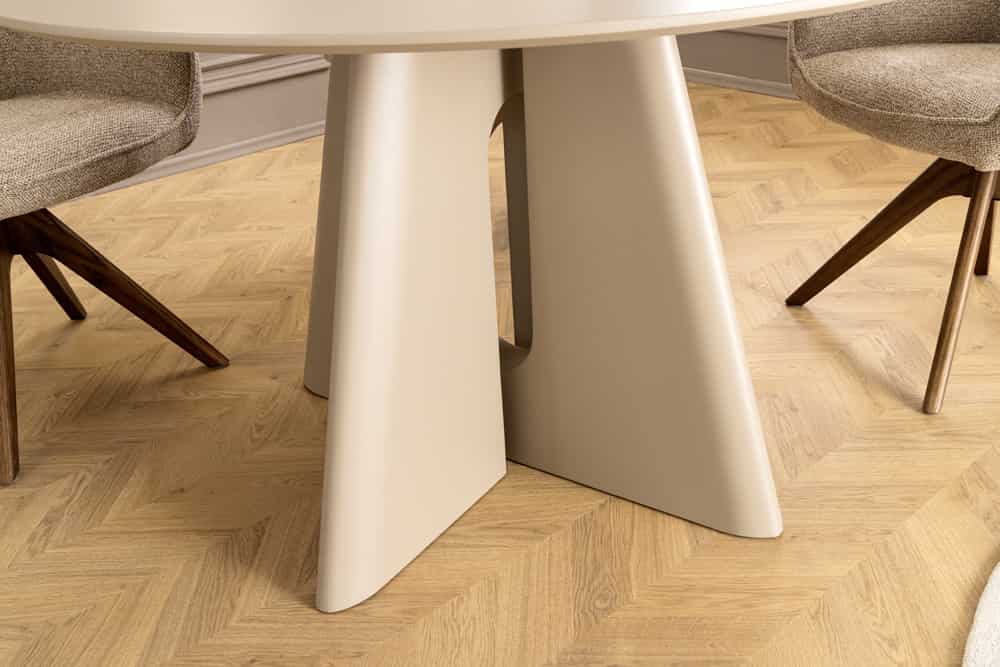 Runder Esstisch ORGANIKO 120cm cement greige mit skulpturalem Säulengestell