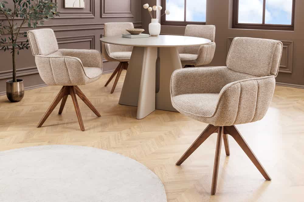 Drehbarer Stuhl UNIQUE taupe beige Strukturstoff Walnussholzbeine mit Armlehne