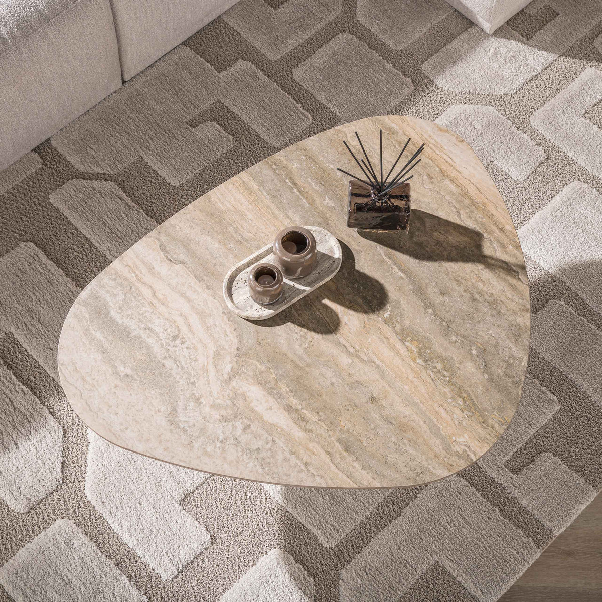 Couchtisch Selvo dreieckig / 3D travertin sand