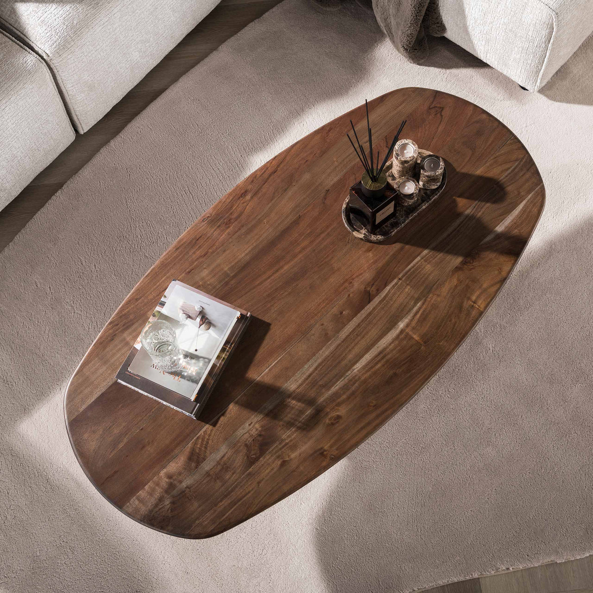 Couchtisch Central 135cm / Massiv Akazie braun