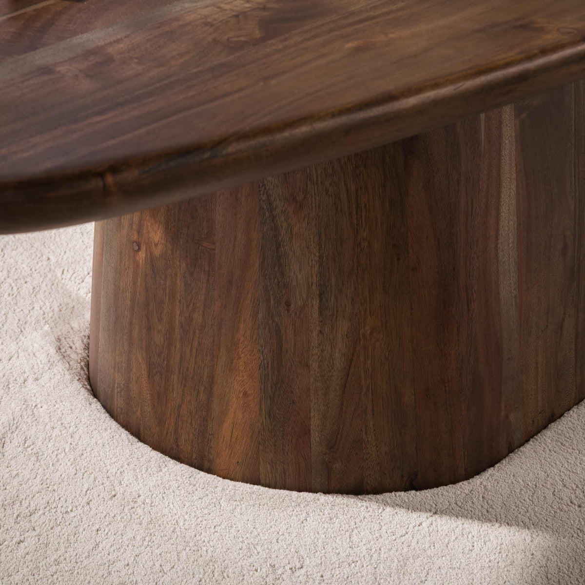 Couchtisch Central 135cm / Massiv Akazie braun