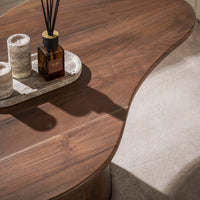 Couchtisch Central organisch 135cm / Massiv Akazie braun
