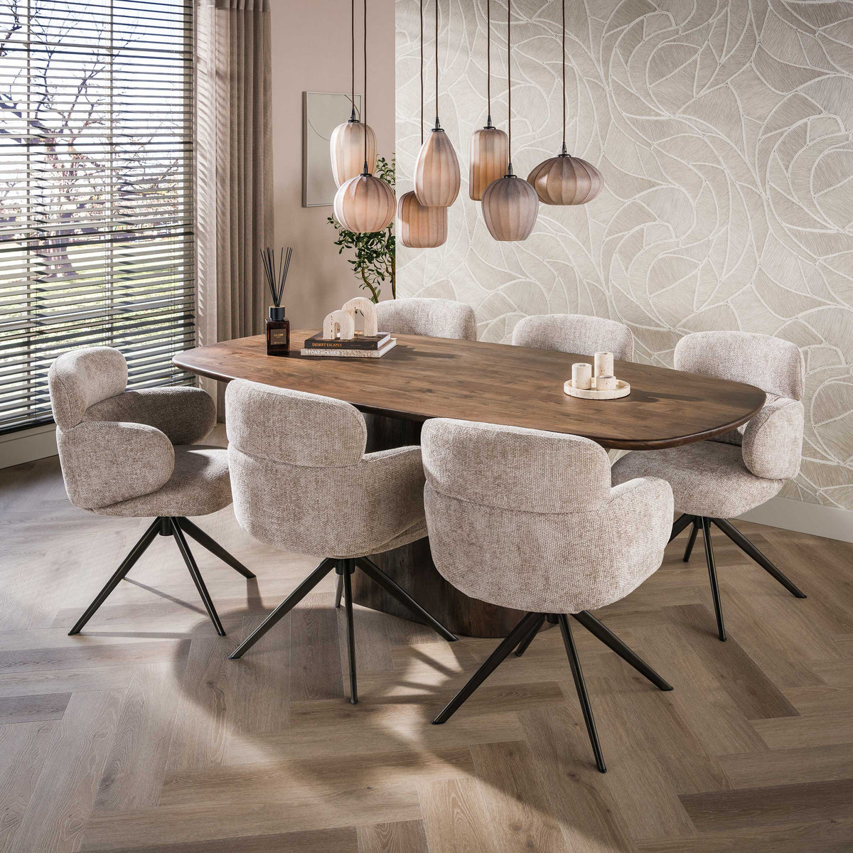 Esstisch Central dänisch oval / Massiv Akazie braun