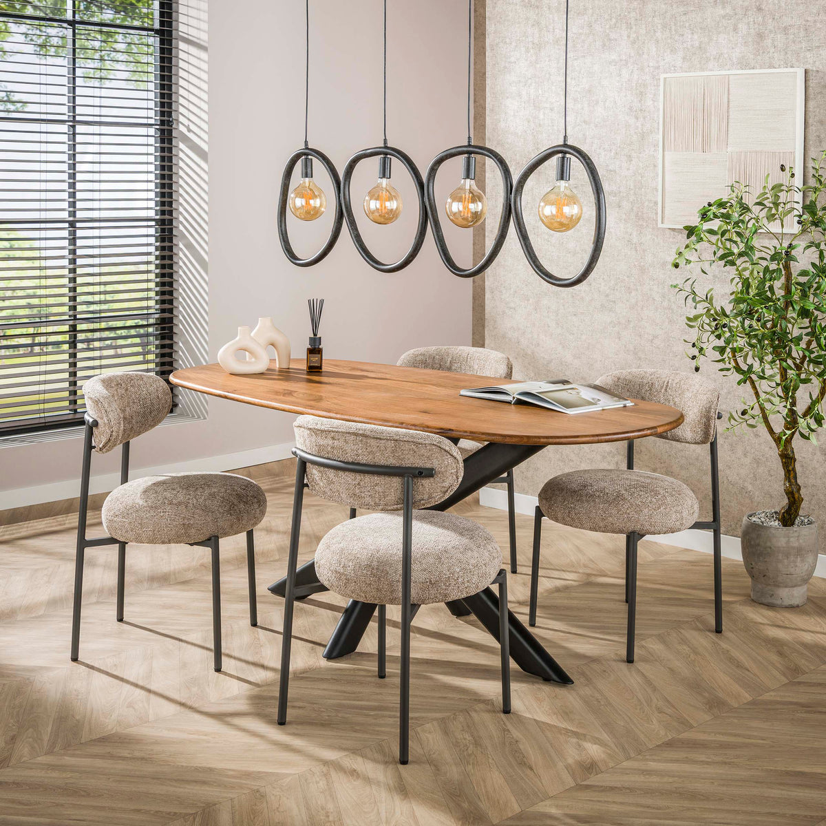 CLIFF Esstisch ovales Rohr 180cm / Massiv Mango sand