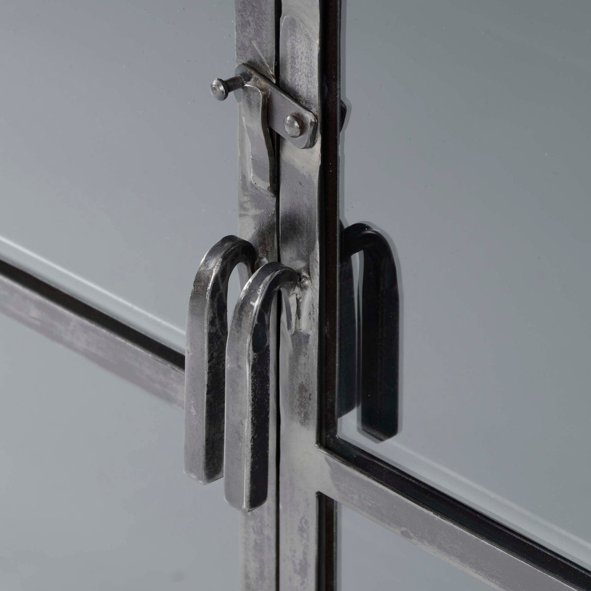 Vitrine Rift Metal 2 Türen / Gunmetal