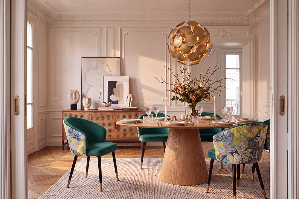 Extravaganter Stuhl MAISON CLASSIQUE Samt schwarze Metallbeine goldene Fußkappen