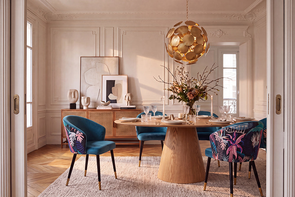 Extravaganter Stuhl MAISON CLASSIQUE Samt schwarze Metallbeine goldene Fußkappen