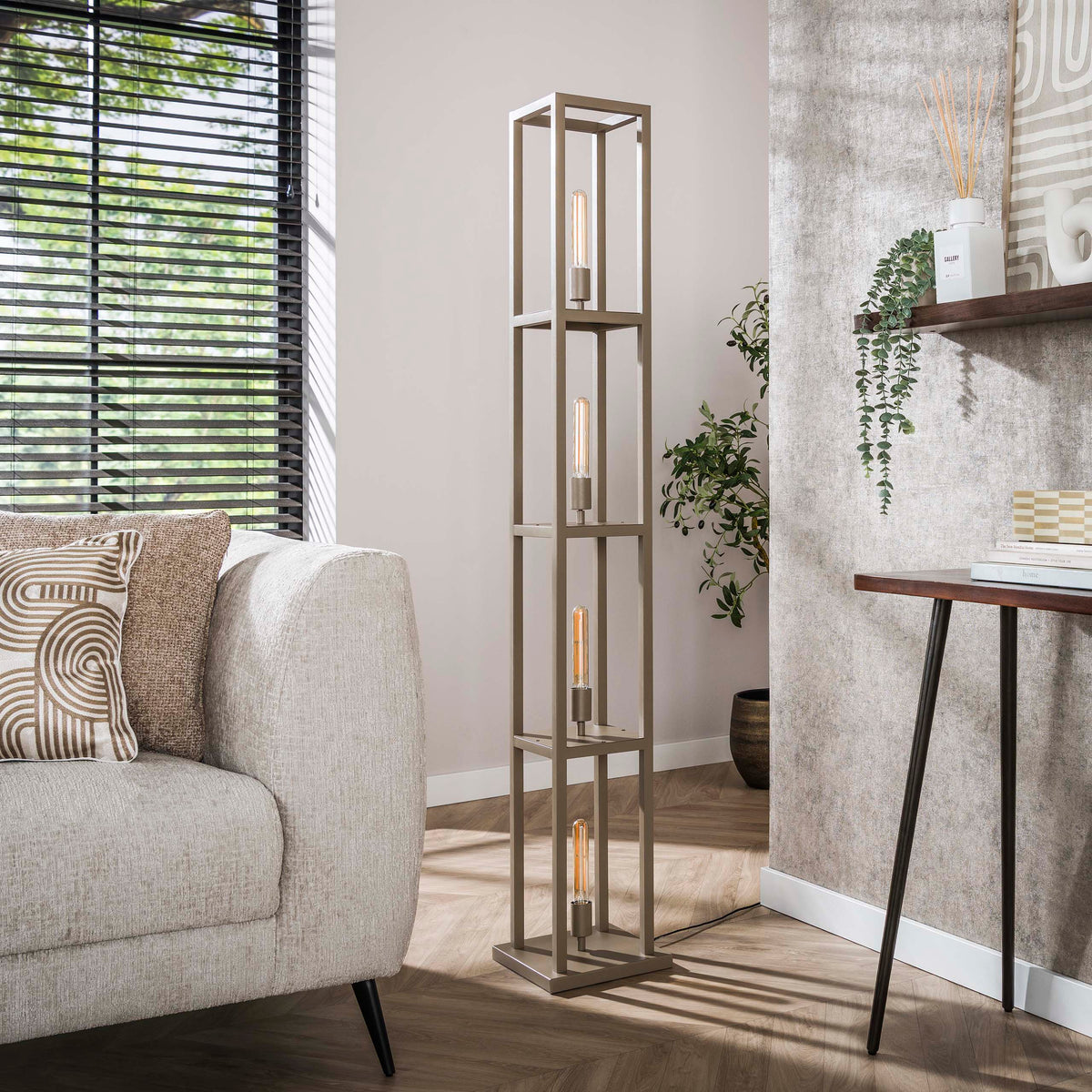 Stehleuchte QUADRA 4F – Beige & Arctic Schwarz