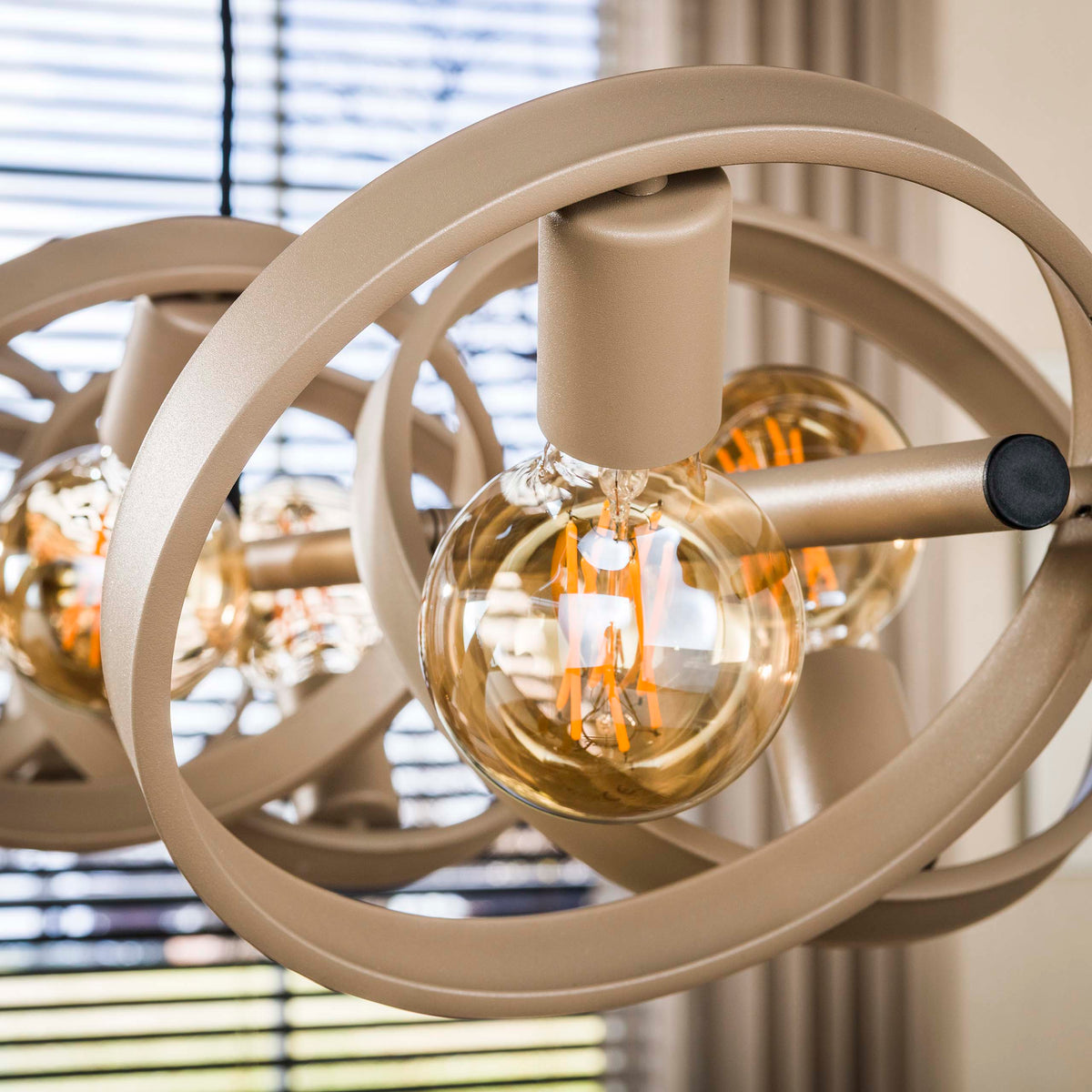 Pendelleuchte Hover Metallringe 8-Fassungen