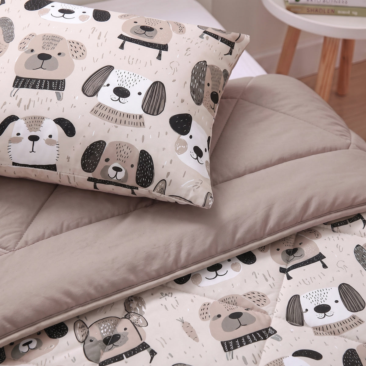 Kinderbettdecke 2-in-1 mit integriertem Bezug, inkl. Kissenbezug –verschiedene Designs