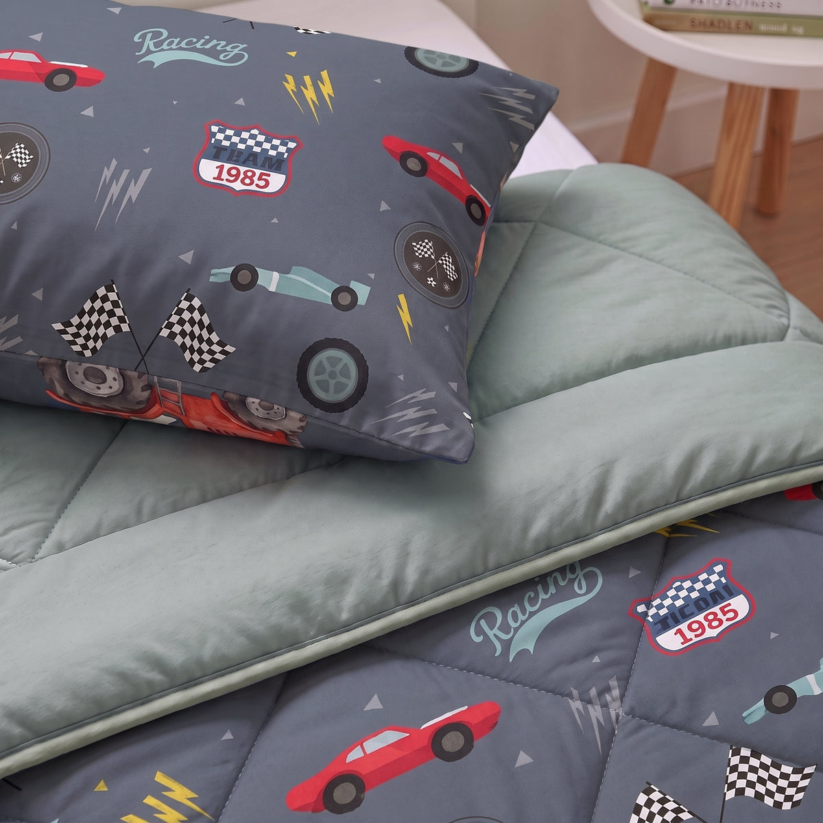 Kinderbettdecke 2-in-1 mit integriertem Bezug, inkl. Kissenbezug –verschiedene Designs