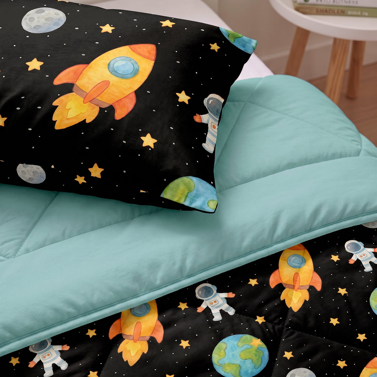 Kinderbettdecke 2-in-1 mit integriertem Bezug, inkl. Kissenbezug –verschiedene Designs