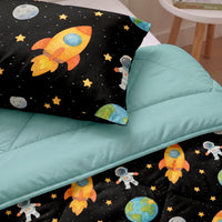 Kinderbettdecke 2-in-1 mit integriertem Bezug, inkl. Kissenbezug –verschiedene Designs
