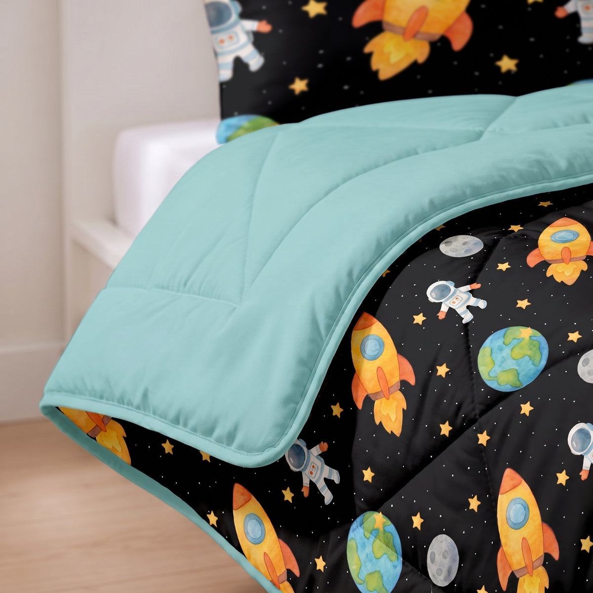 Kinderbettdecke 2-in-1 mit integriertem Bezug, inkl. Kissenbezug –verschiedene Designs