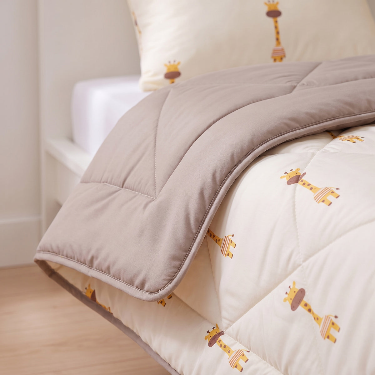 Kinderbettdecke 2-in-1 mit integriertem Bezug, inkl. Kissenbezug –verschiedene Designs