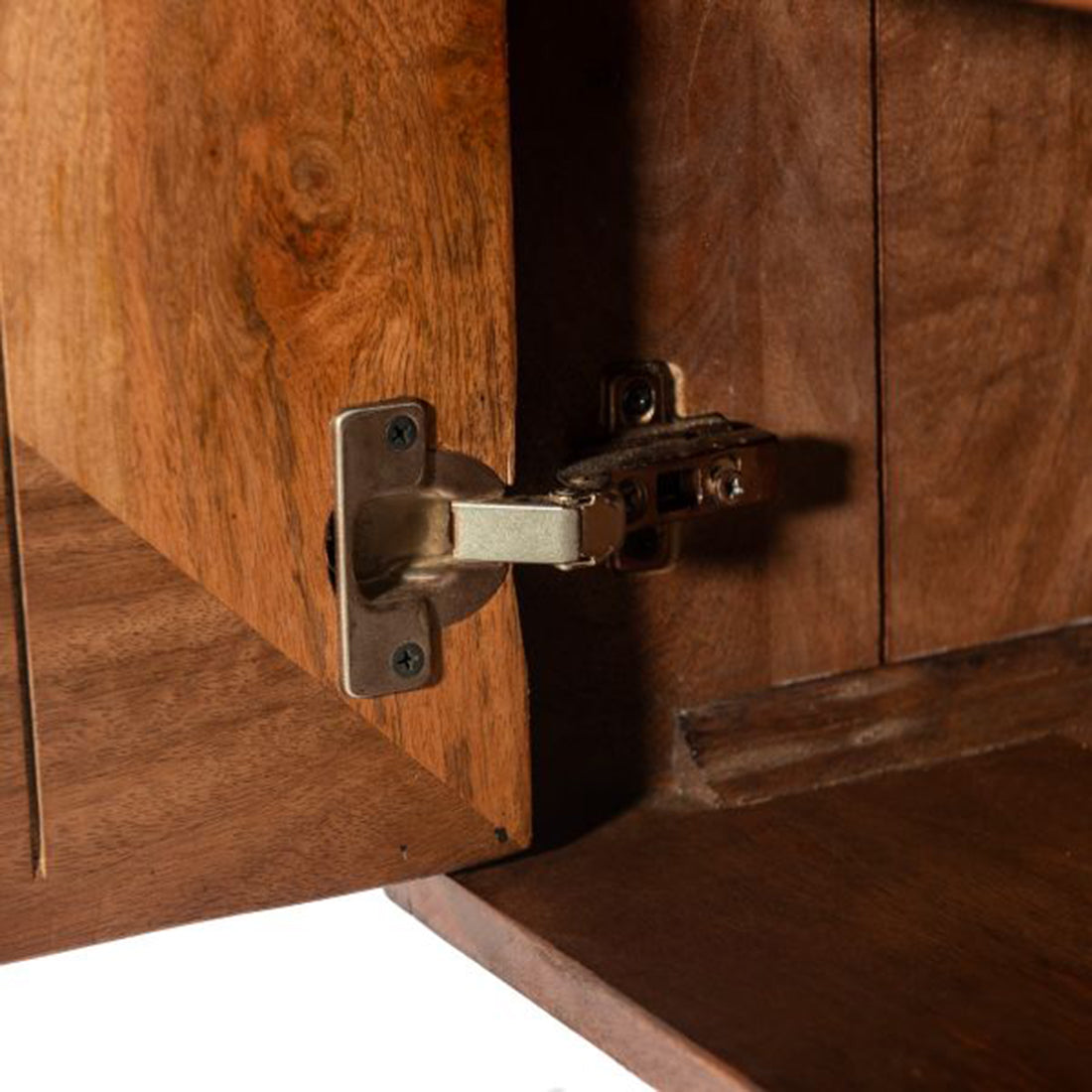 FLUTED  Sideboard 154 cm braun Mangoholz Riffeloptik Metallfüße schwarz-gold