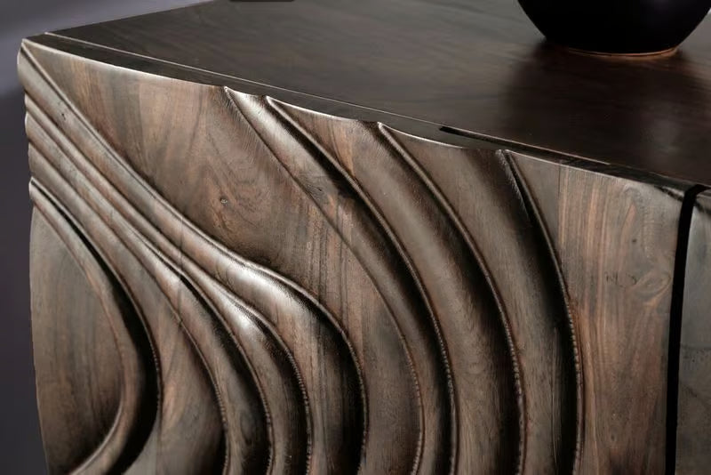 Massives Sideboard FLUID 175 cm – Mangoholz Natur oder Dunkelbraun mit 3D-Design und Metall-Kufengestell