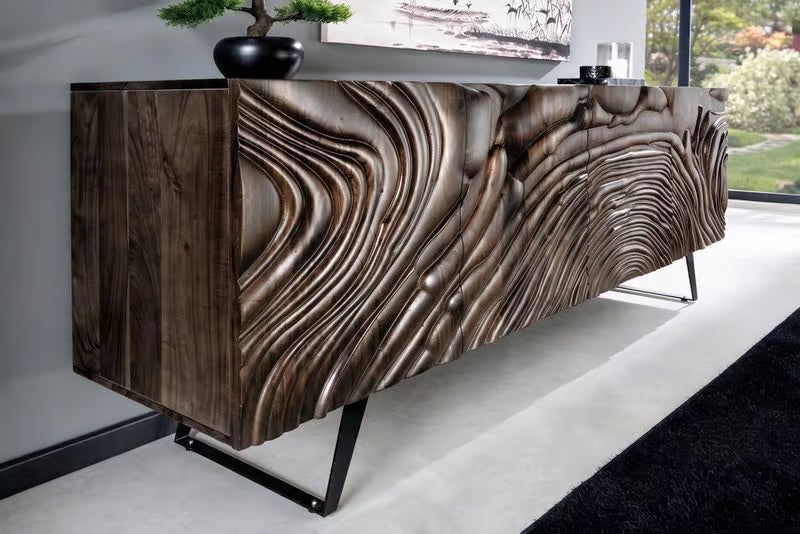 Massives Sideboard FLUID 175 cm – Mangoholz Natur oder Dunkelbraun mit 3D-Design und Metall-Kufengestell