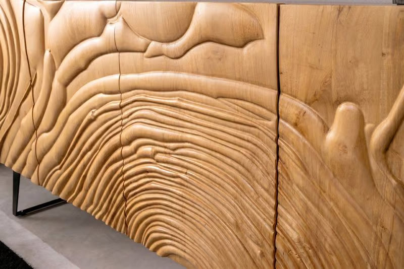Massives Sideboard FLUID 175 cm – Mangoholz Natur oder Dunkelbraun mit 3D-Design und Metall-Kufengestell